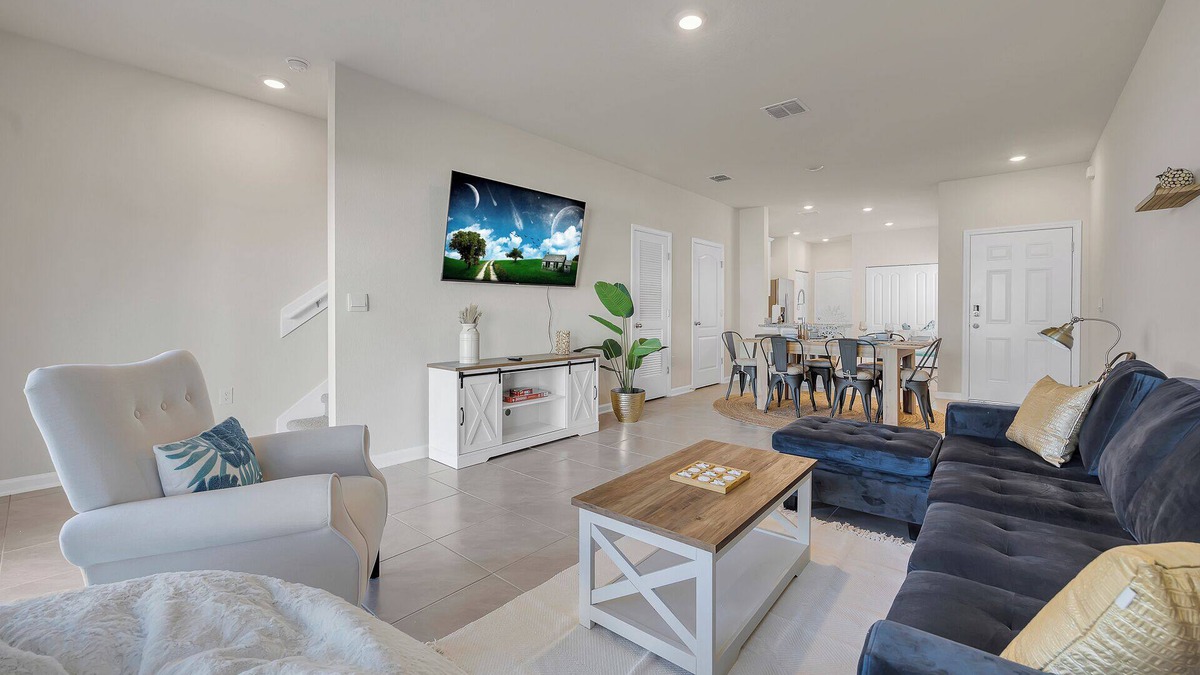 St. Augustine House | Oasis Sanctuary, 3 Bedroom Designer Home, 15 Miles to the Beaches, Fun Game Room