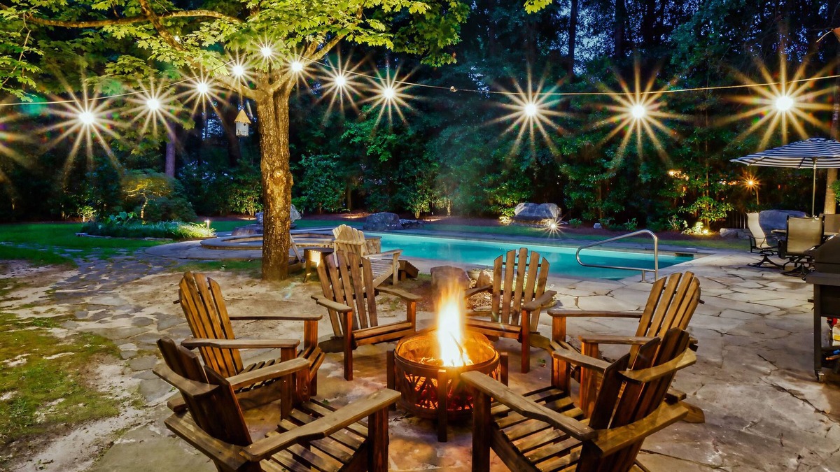 Old Town House | Oasis: Walk to Village, Heated Pool, Putting Green,Fire Pit, Hot Tub, 3 houses