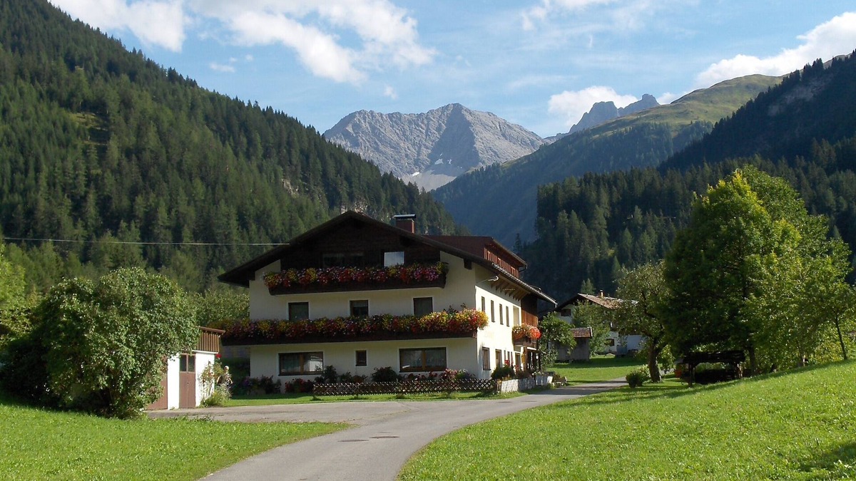 Bach Apartment | Oberbach apartment for 2 people with a view of the mountains