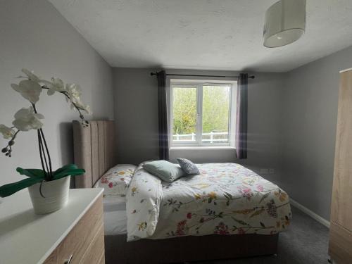 Bingley House | Oberon's Rest - Spacious 2 Bed Home perfect for Contractors & Families near Shipley, Bradford