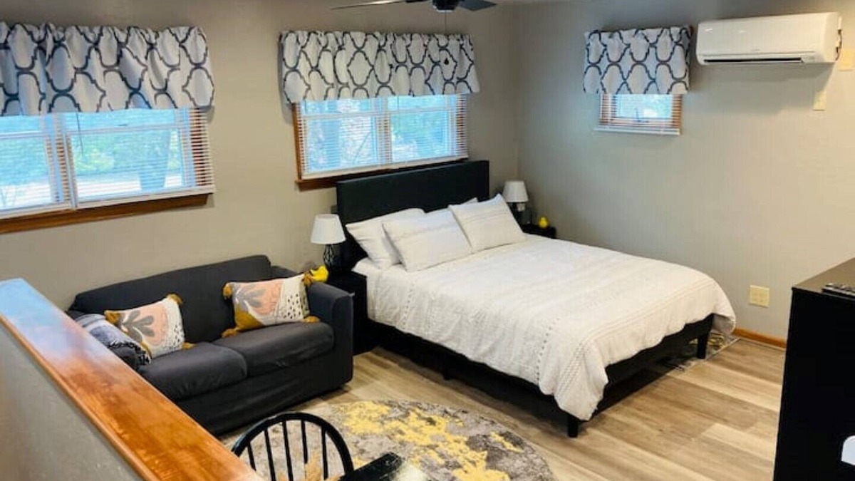 Kill Devil Hills Apartment | OBX gem, private studio, couple's nest!