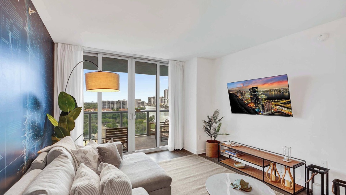 Hallandale Beach Apartment | Ocean and Canal View Condo Resort Hallandale 1006