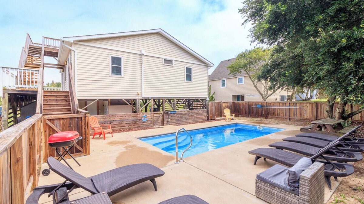 Carolina Dunes House | Ocean and sunrise views from the rooftop deck at Mess'n Around!