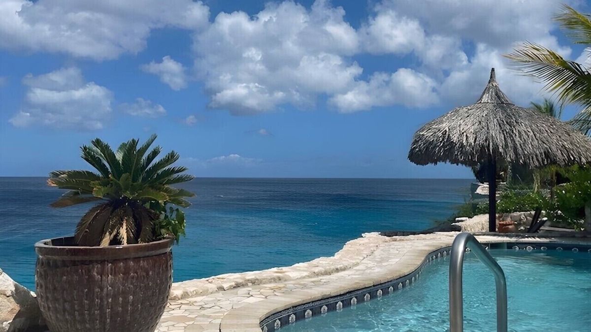 Lagun Apartment | Ocean apartment 18 at Lagun Blou Dive & Beach Resort in Curaçao.