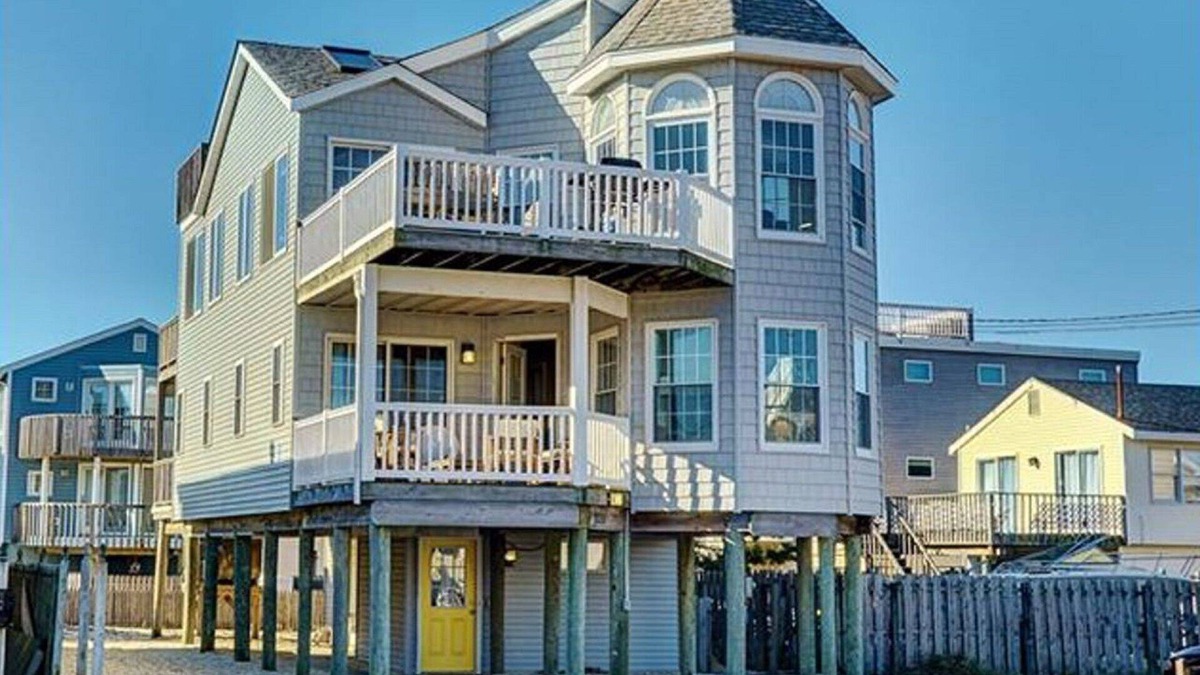 South Beach Haven House | Ocean & Bay Views, 5 Decks, Steps to Beach! *NEW* to rentals