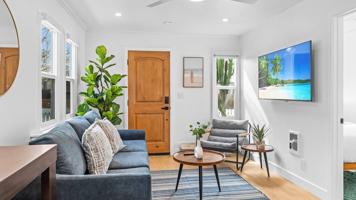 Ocean Beach Cottage | Ocean Beach-Central-Sleeps 5-Steps2Beach-Laundry-Parking for two