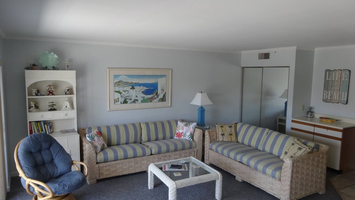 Midtown Ocean City Condo | Ocean block, pool, elevator, midtown, steps to the beach, 2BR 2B