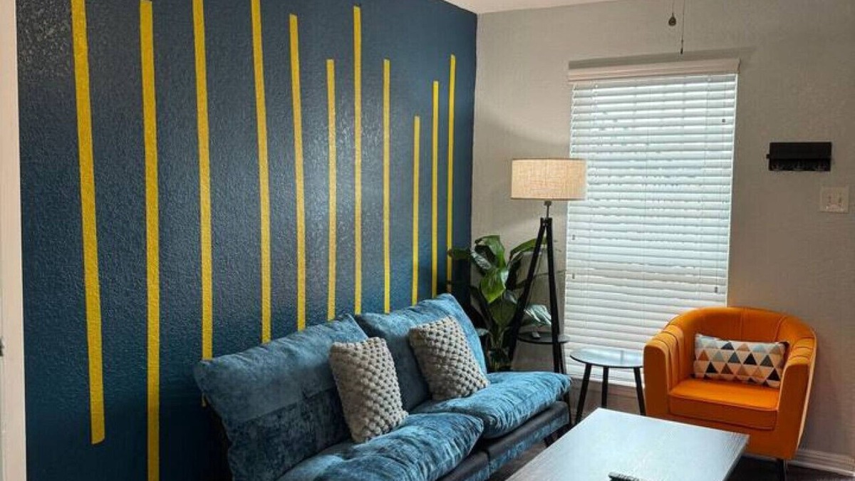 Greater Heights Apartment | Ocean Blue 1Bed Apt| Free Parking | 13min Downtown