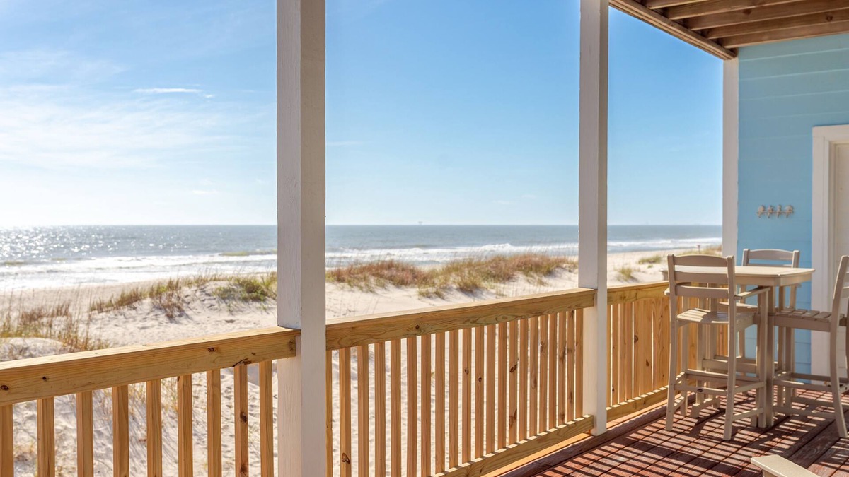 Fort Morgan House | 🏝️OCEAN BLUE🏝️ Clean, comfortable home ON the beach! Families love us!❤️