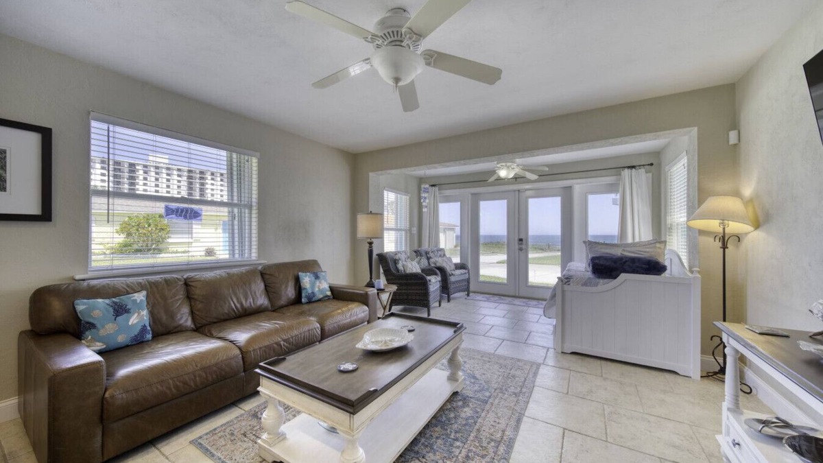 O'byrne House | Ocean Breeze Beach Bungalow
