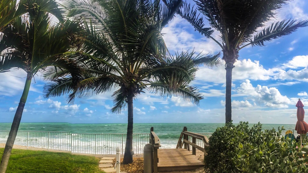 Central Beach Hotel | Ocean Breeze Inn Vero Beach