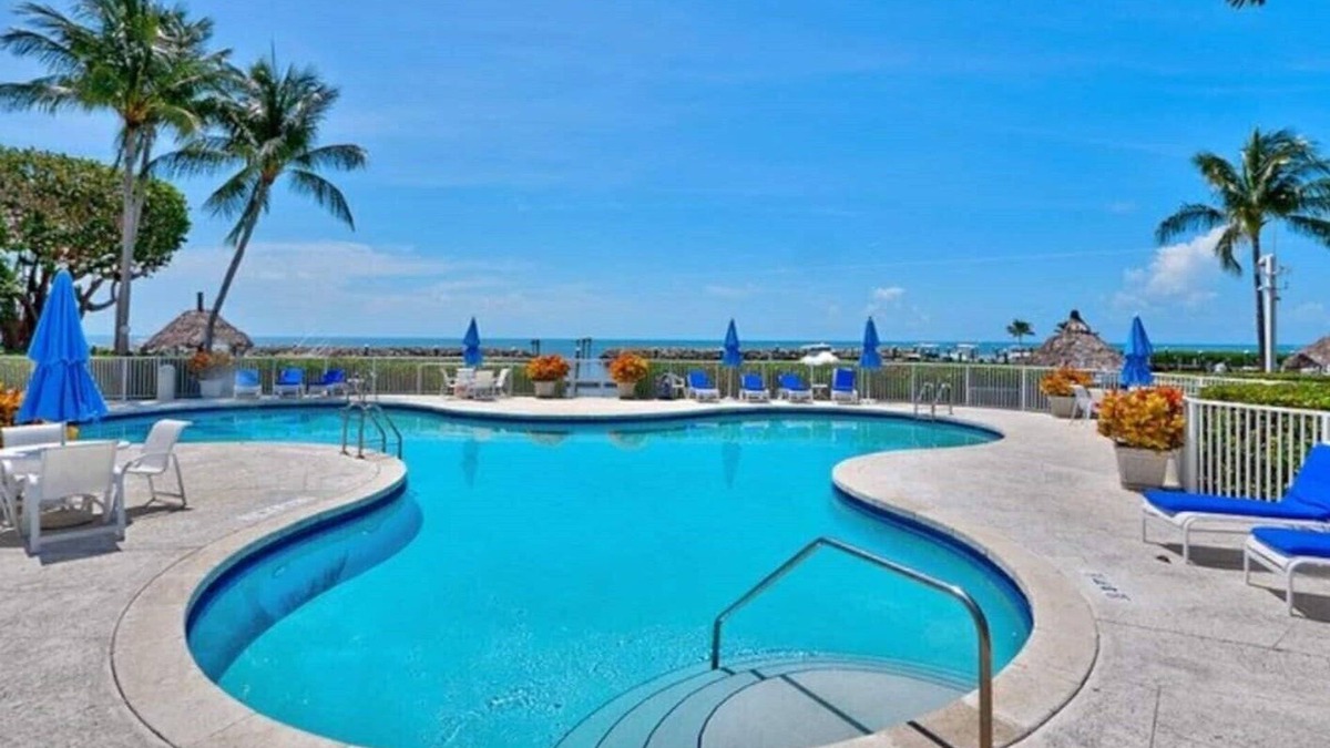 Plantation Key Condo | Ocean Breeze. Oceanfront Resort Style Condo in the Florida Keys (Islamorada)