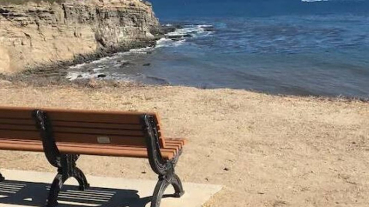 San Pedro Apartment | Ocean breezes! Furnished 2/1.Pets ok.Pt Fermin.Feet to Lighthouse Cafe.534 1/2.