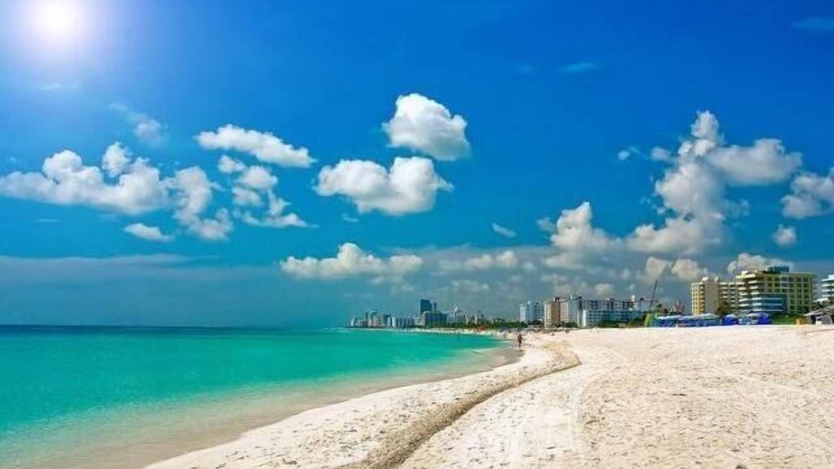 South of Fifth Condo | OCEAN Dr, Steps to Beach, POOL APT. 1/1, WITH PARKING PERMIT and CITY APPROVED.