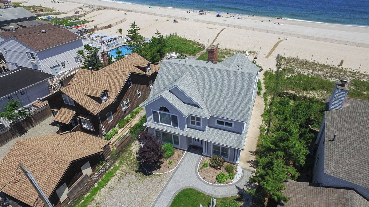 Point Pleasant Beach House | Ocean Front Beach House. Walking Distance to Jenkinsons.
