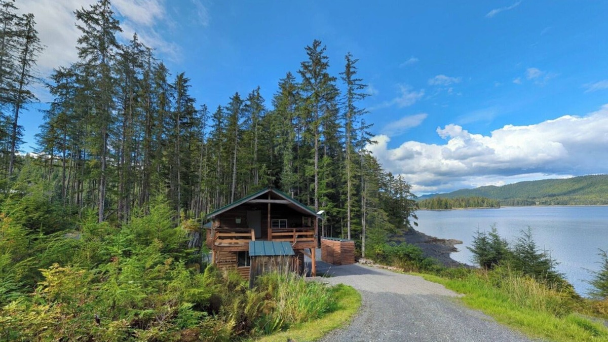 Whale Pass Apartment | Ocean front 1-bedroom apartment in enchanting Whale Pass with strong WiFi