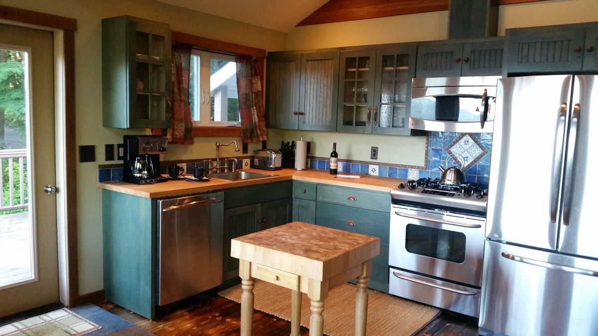 Ketchikan Cottage | Ocean Front 100% Smoke-Free Read Our Reviews! Near Clover Pass and Knudson Cove