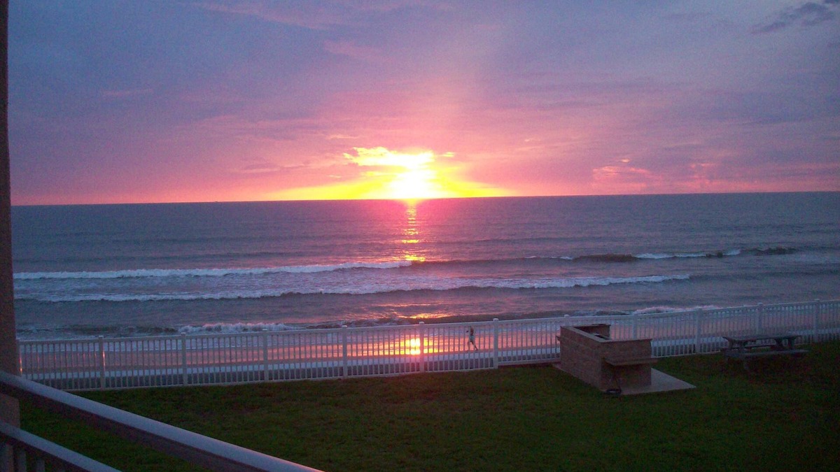 Satellite Beach Condo | OCEAN FRONT CONDO - Melbourne/Satellite Beach Cocoa Beach 2 bd/2 bath, pool