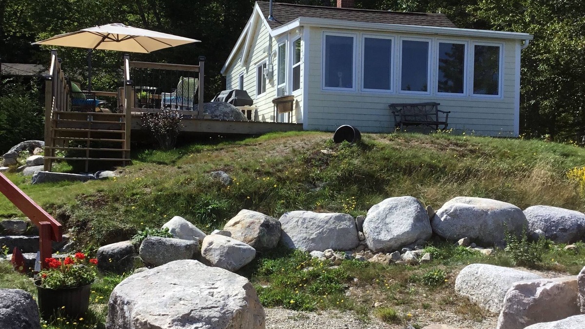 Fox Point House | Ocean front cottage in the heart of Hubbards.
