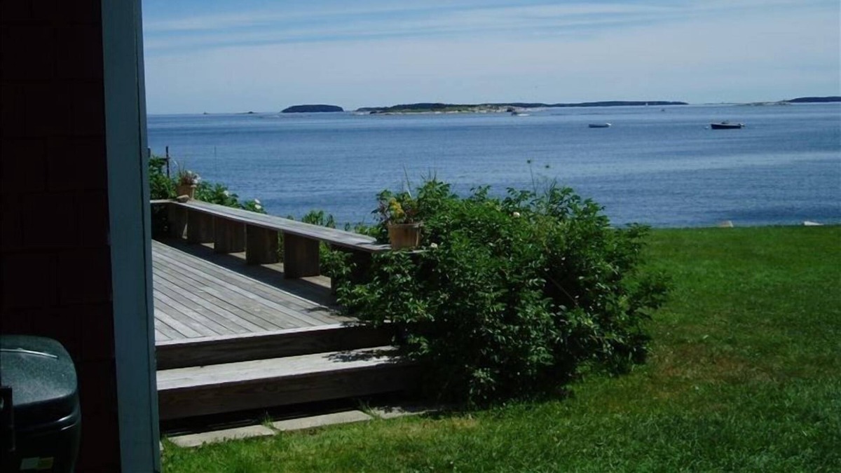 South Thomaston Cottage | Ocean Front, Cozy, Pet Friendly Cottage, Sleeps 2/4