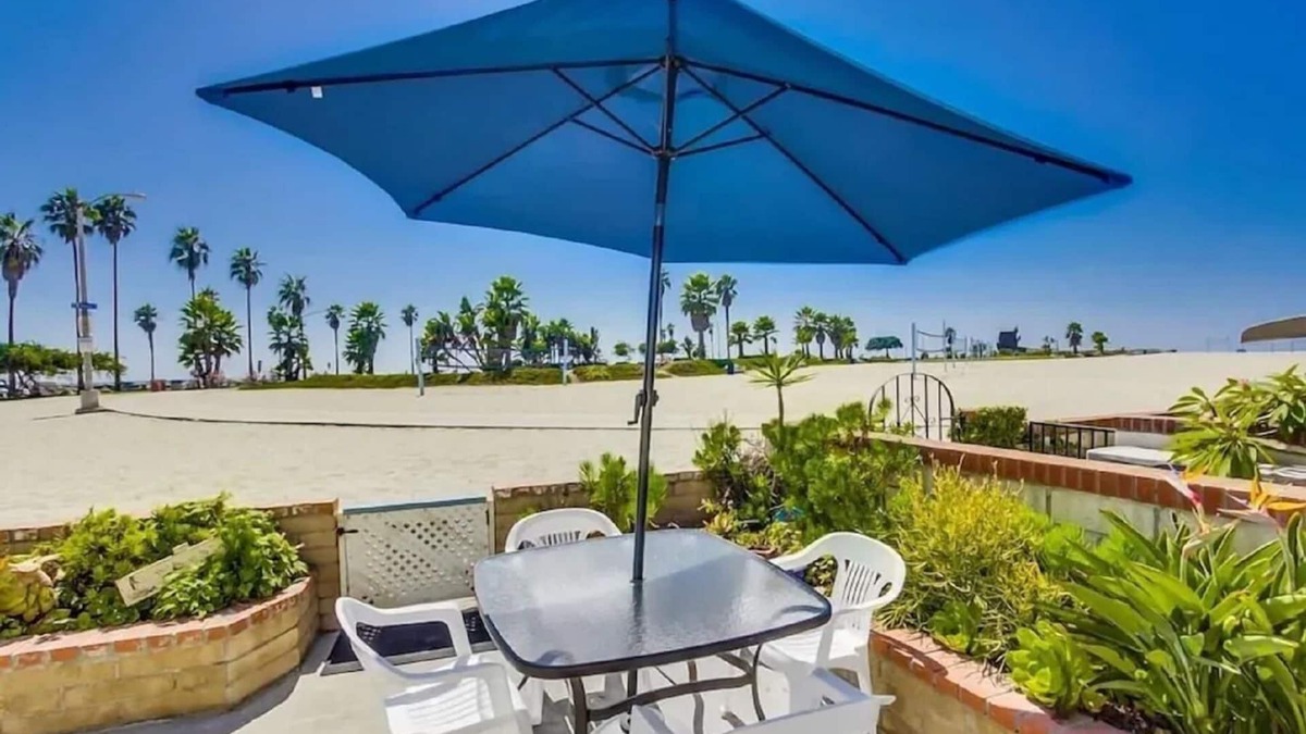 South Mission Beach House | OCEAN FRONT DUPLEX IN SOUTH MISSION BEACH, top and bottom units rented together