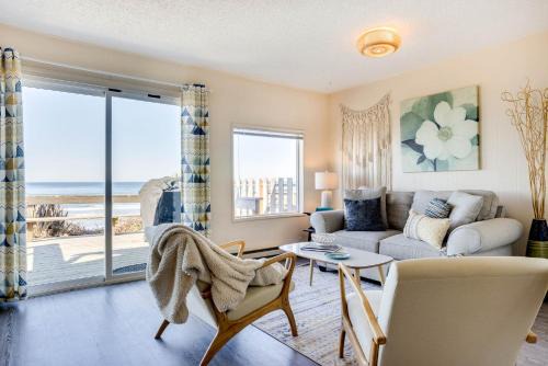 South Beach House | Ocean Front Duplex with Views! Dog Friendly -Surfside Cottage South