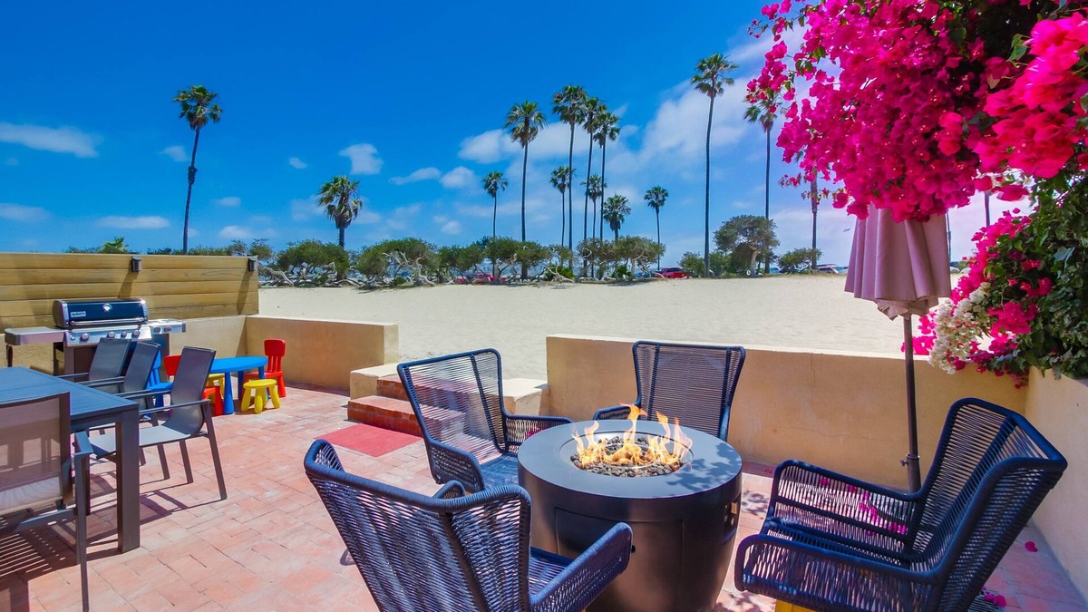 South Mission Beach Condo | Ocean Front! Exclusive Beachfront Patio + A/C