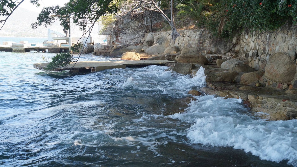 Caleta House | Ocean front house in traditional Acapulco, amazing view in a quiet place.
