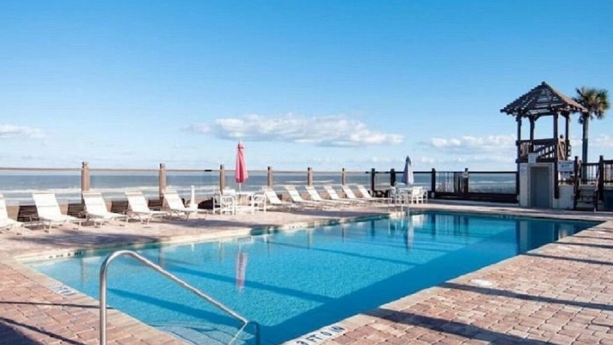 Ocean Dunes Condo | OCEAN FRONT JUST RENOVATED CLEAN PRIVATE CONDO POOLS ARE OPEN.