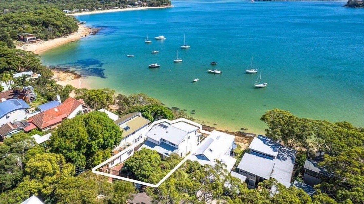 Bundeena House | Ocean Front Luxury - The Lambeth Walk