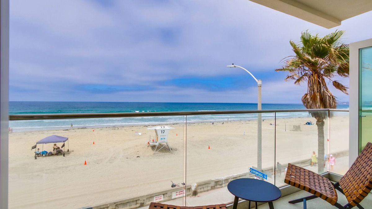Central Mission Beach Condo | Ocean Front * Newly Remodeled * Luxury Condo
