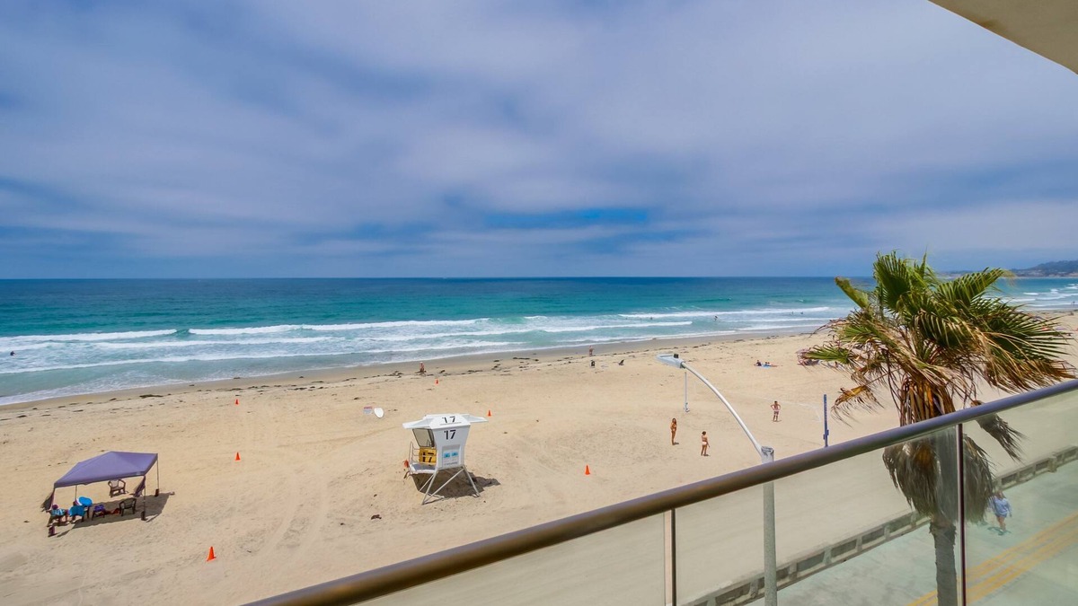 Central Mission Beach Condo | Ocean Front * Newly Remodeled * Luxury Condo