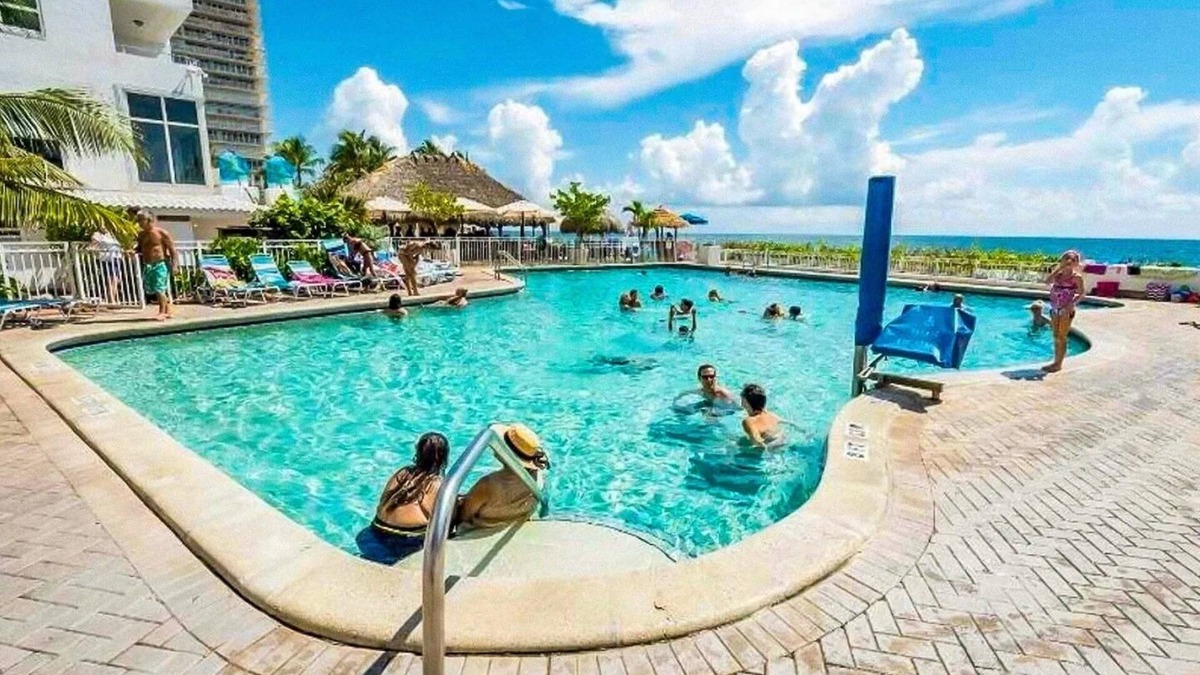 Galt Mile Condo | Ocean Front Resort 7th Floor