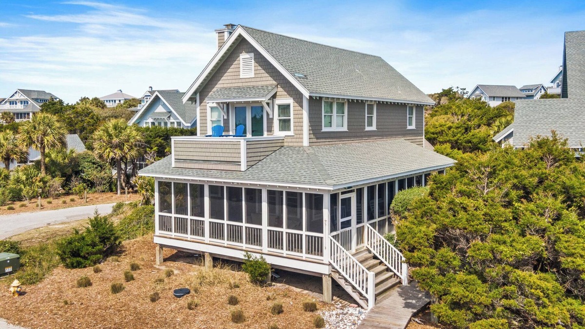 Flora's Bluff House | Ocean Front Sleeps 6 Steps to Beach Renovated to New 5 Star Home BHI Club