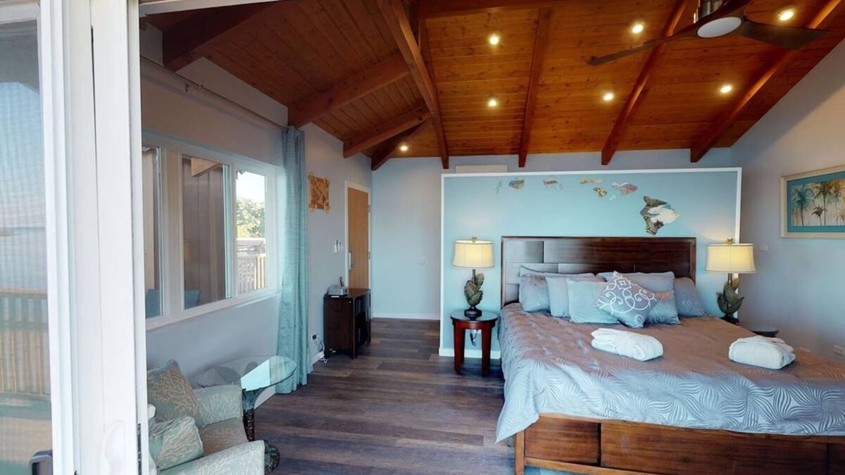 Kaunakakai House | Ocean Front Suite: with Seating Area and Balcony, Outdoor Pool, Pets Are Welcome