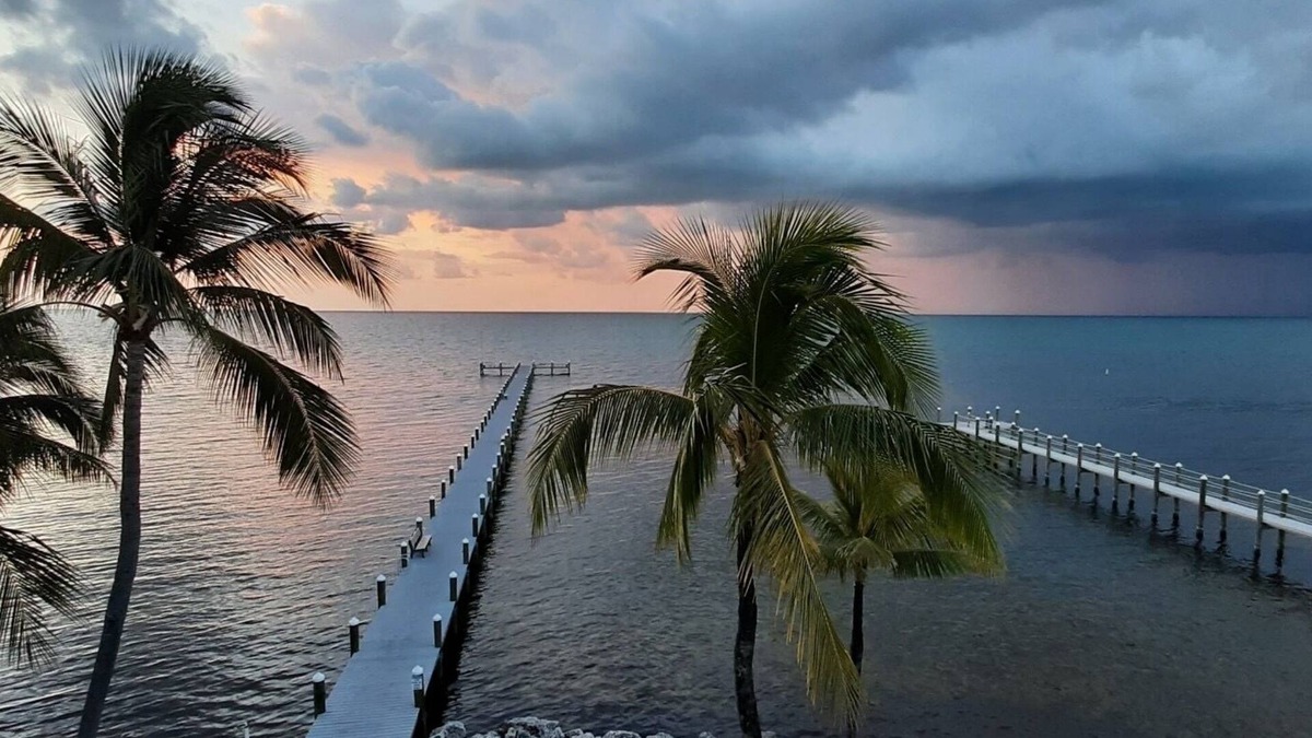 Islamorada House | OCEAN FRONT TOWN HOUSE with breath taking views from all 3 balconies.