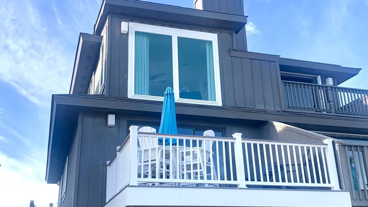 Wrightsville Beach House | OCEAN FRONT 3BR, GREAT LOCATION, STEPS TO THE BEACH, PERFECT FOR FAMILIES!