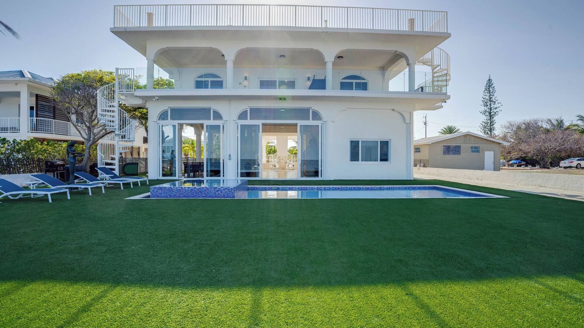 Monroe County House | Ocean Front Vacation Home - Key Largo - 28 Day Minimum
