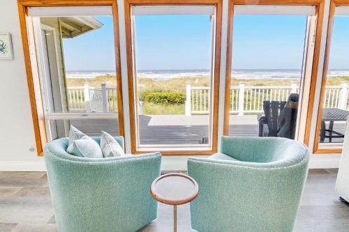 Bayshore House | Ocean Front with Hot Tub, Dog Friendly! Beach Time