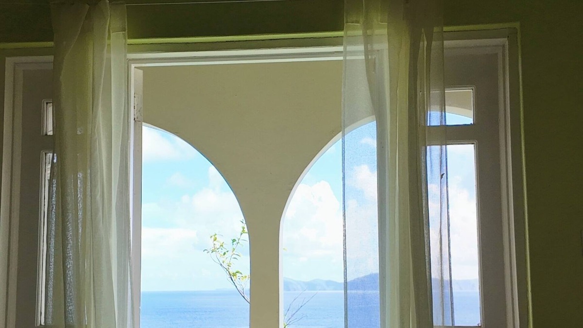Kingstown House | Ocean Heights studio vacation apartmentnnLovely 4-bedroom house with AC