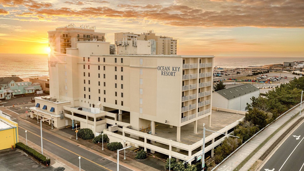 Northeast Virginia Beach Resort | Ocean Key Resort 1 Bedroom Unit directly across the street from the OCEAN!