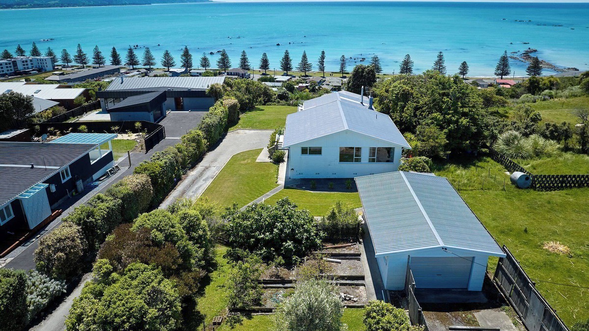 Kaikoura House | Ocean & Mountain Views | Spacious Home