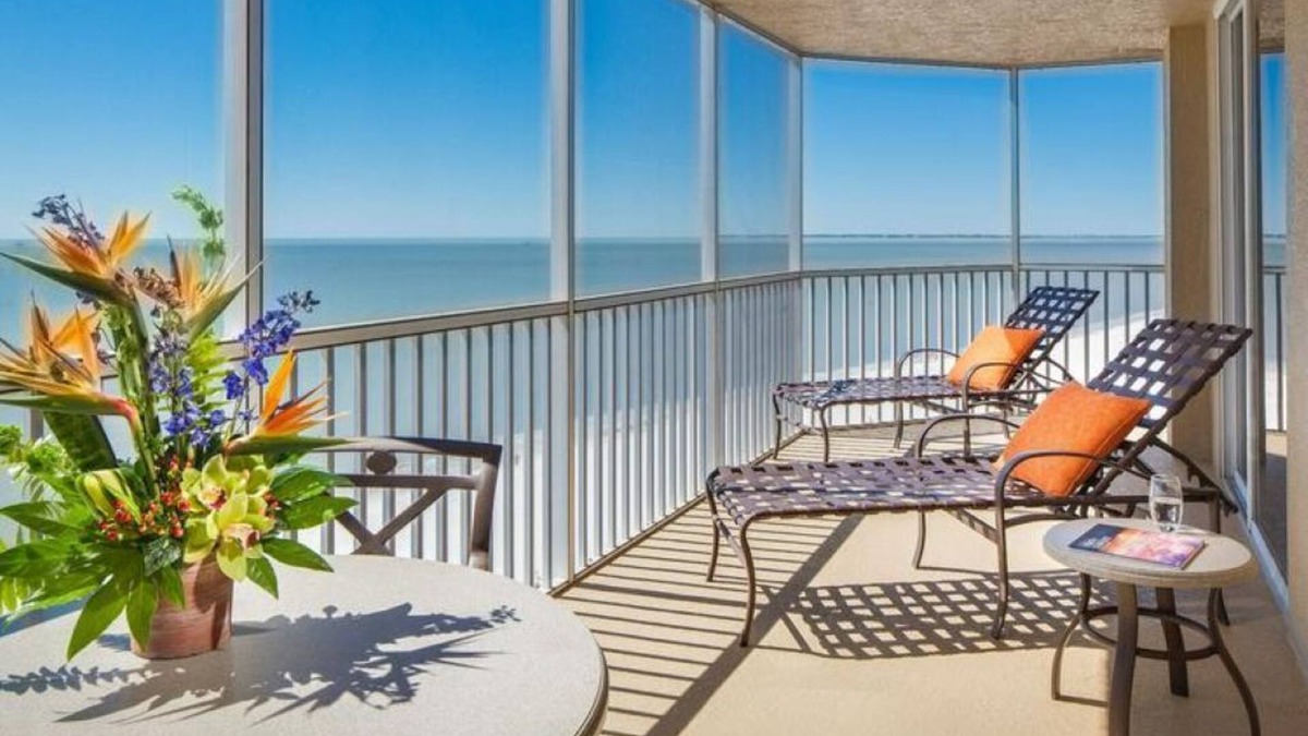 Fort Myers Beach Resort | Ocean/Pool View 703- Relax and recharge at Fort Myers Beach