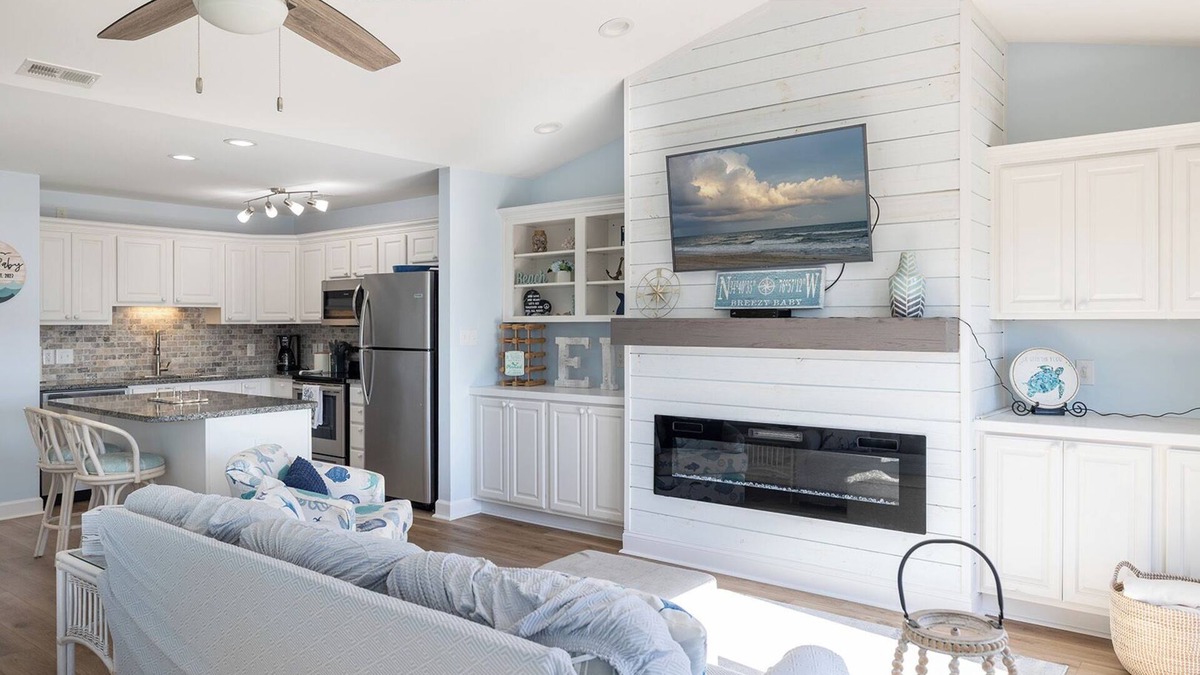 Emerald Isle Condo | Ocean Reef 17-B2 - Almost Oceanfront 2BR 2BA - Complex Amenities