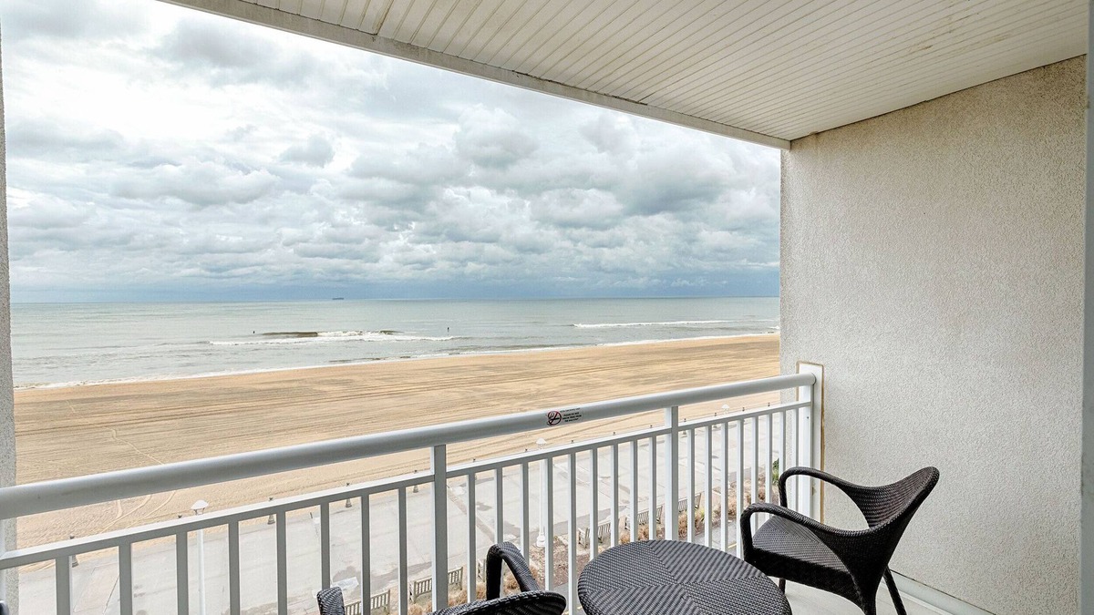 Northeast Virginia Beach Resort | Ocean Sands Resort Oceanfront condo with Oceanfront Balcony!