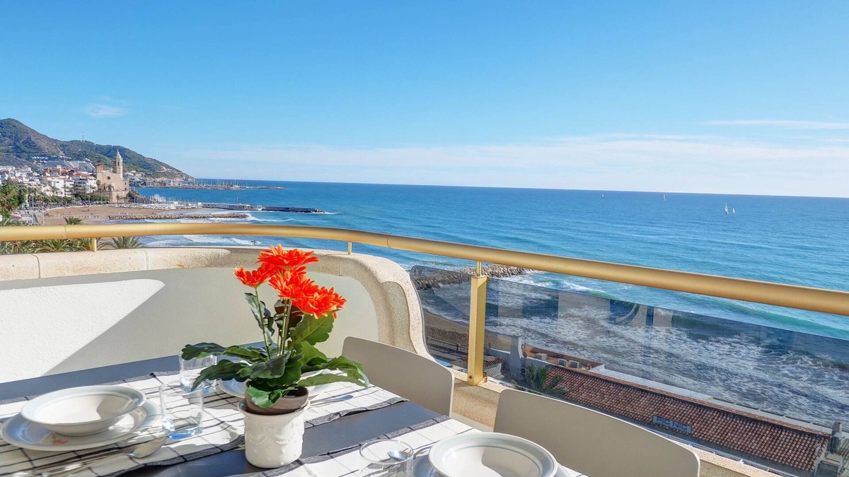 Sitges Town Center Apartment | Ocean Skyline Penthouse by Hello Homes Sitges