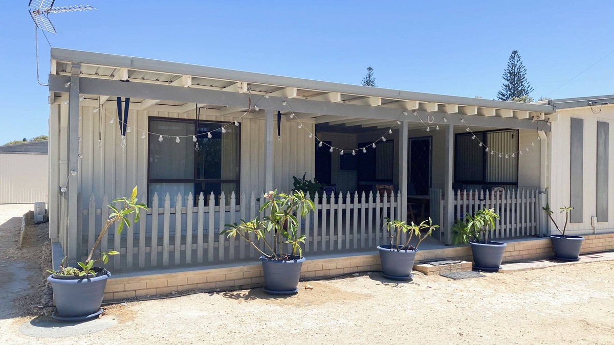Lancelin House | Ocean Spray is a unique & cosy Lancelin beach home