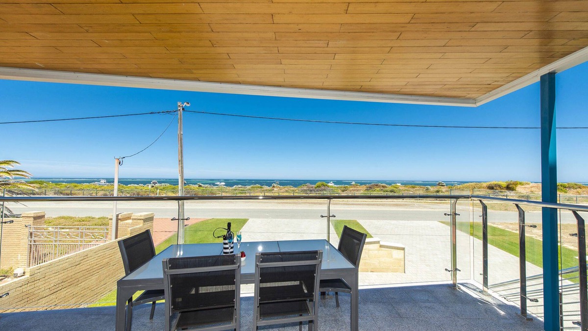 Lancelin House | Ocean Surf - Luxury Beachside Accomodation