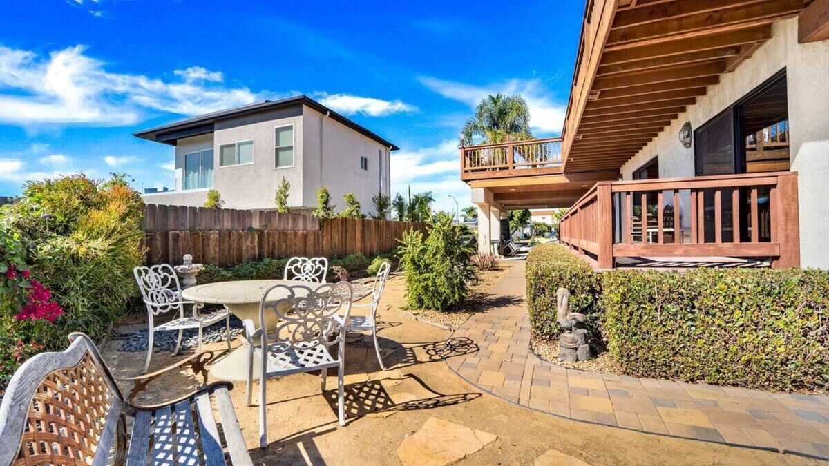 Bay Park Apartment | Ocean View 2-bedroom Luxury apartment with AC in San Diego