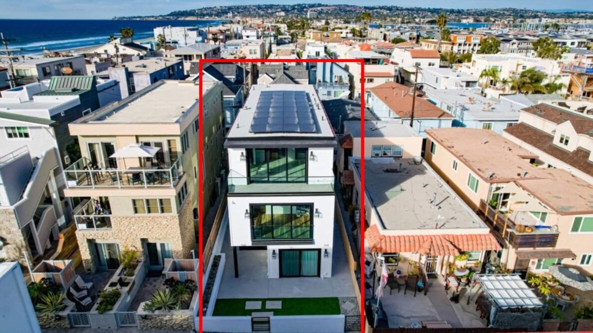 South Mission Beach House | OCEAN VIEW - 6 br/Sleeps 18